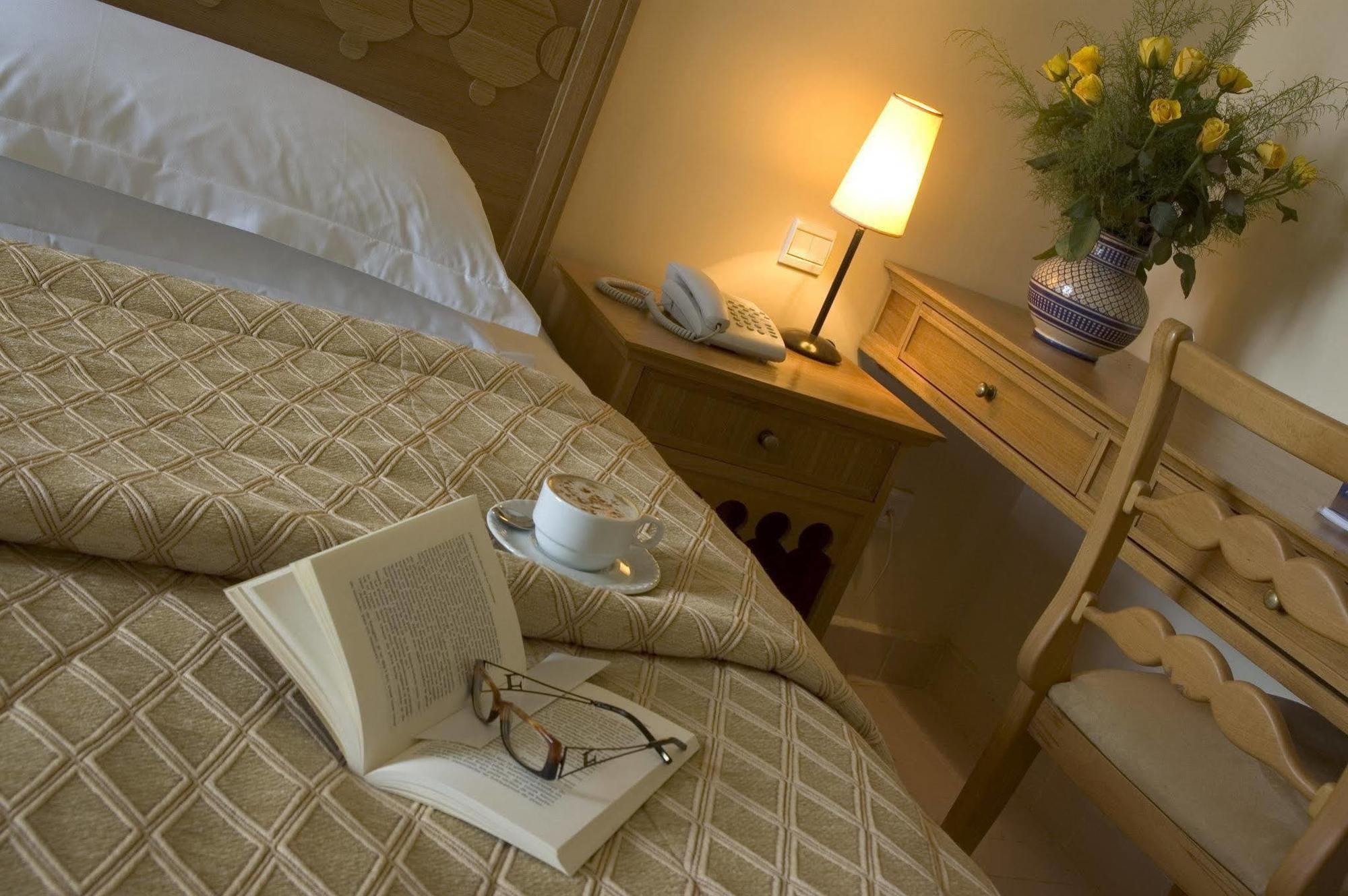 Farah Safi Hotel Room photo